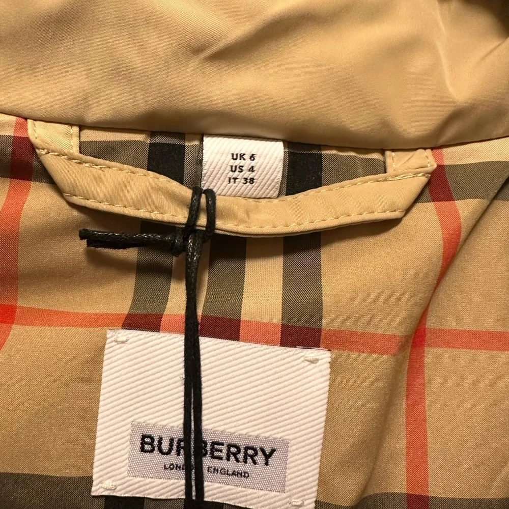 Burberry London trench coat, raincoat/fall type. - Picture 2 of 5